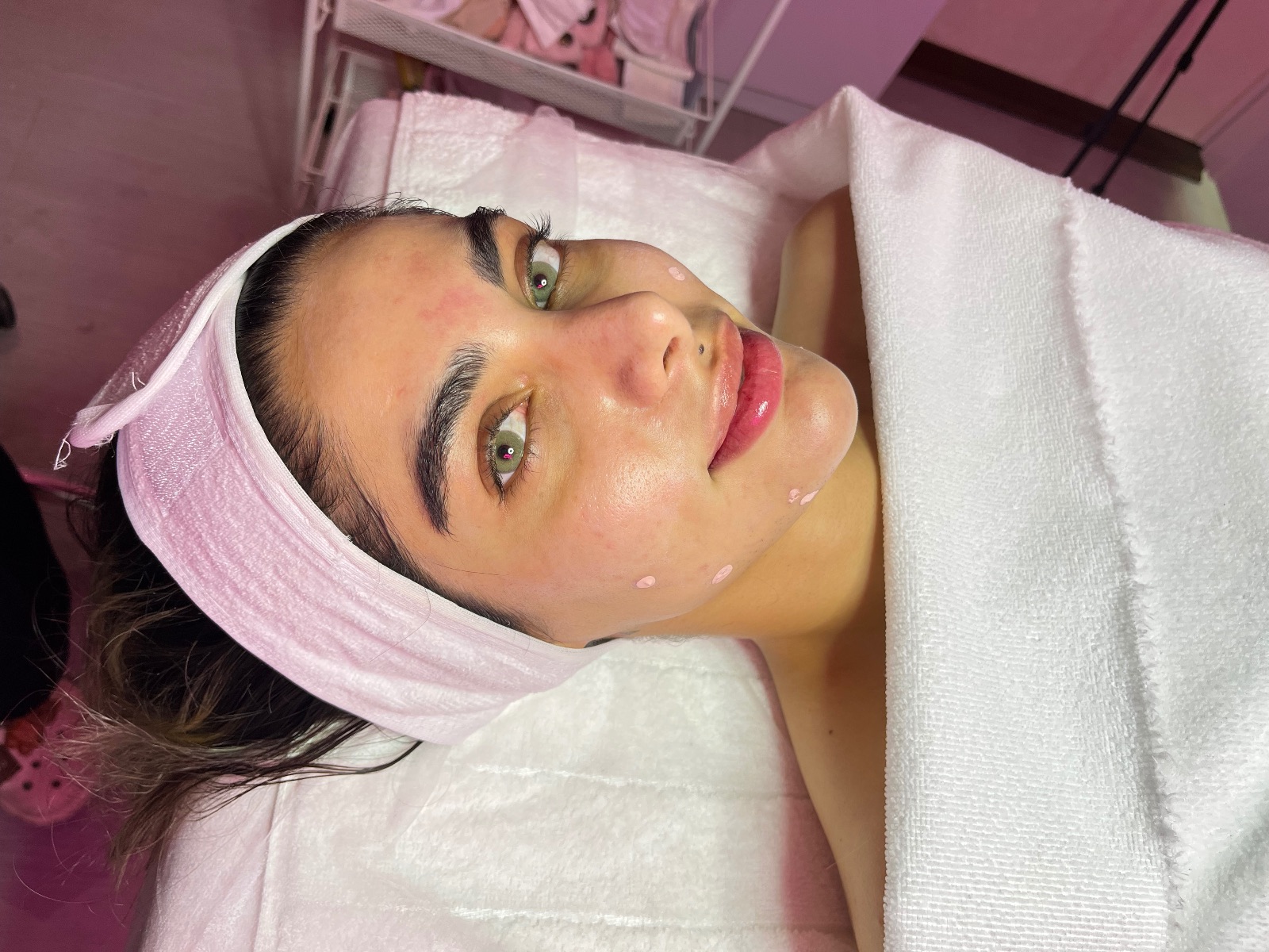 تصویر محیط خدمات تخصصی فیشیال آیسو