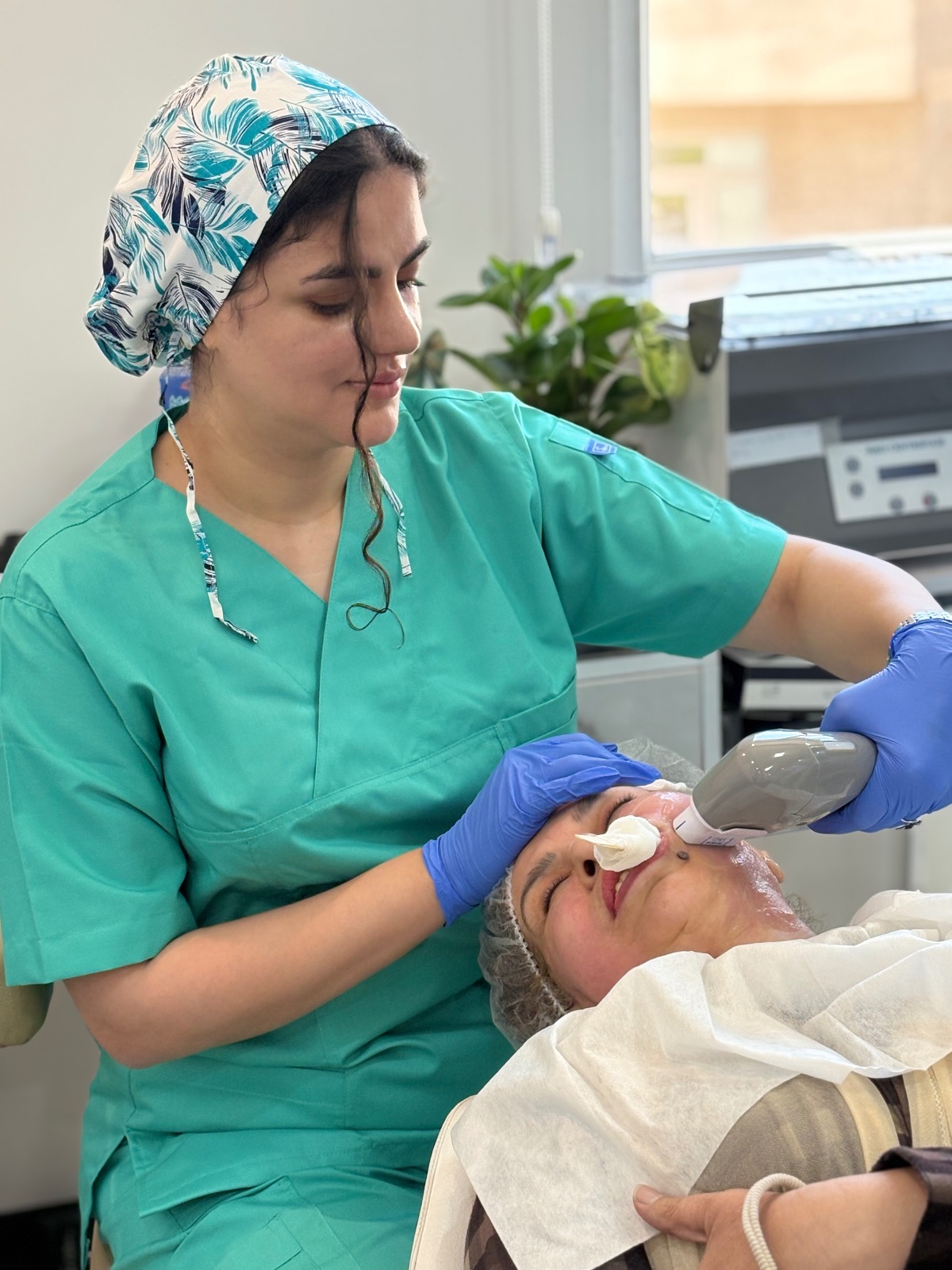 تصویر محیط کلینیک زیبایی و لیزر باران در شهرری