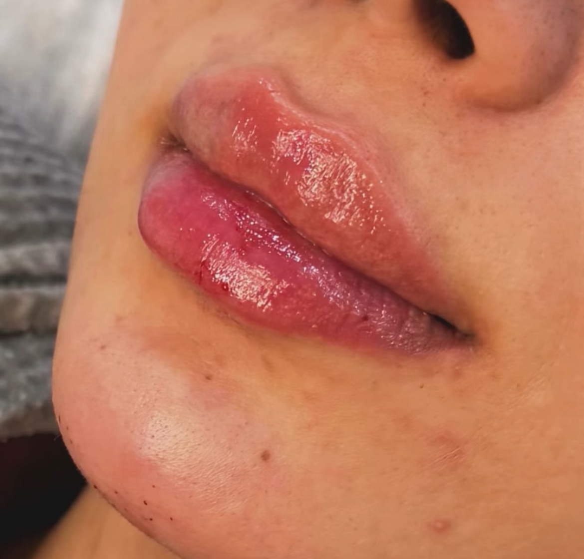 تصویر محیط کلینیک زیبایی و جراحی روزت