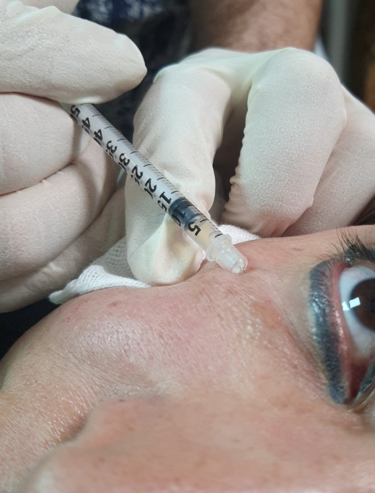 تصویر محیط کلینیک زیبایی پوست و مو حکیم